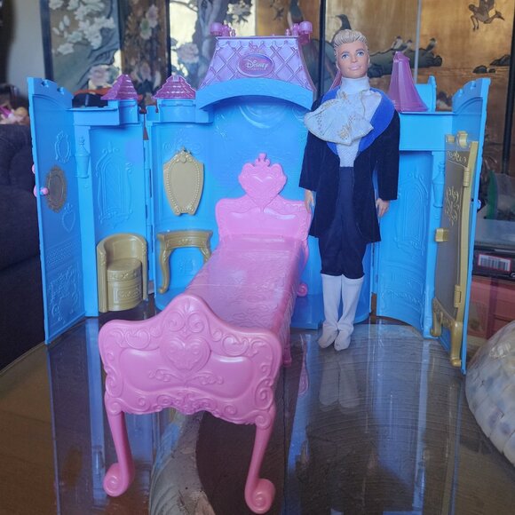 Disney Princess Fold & Go Castle Playset with Bed & Chair – Portable Carry Along - Picture 2 of 6